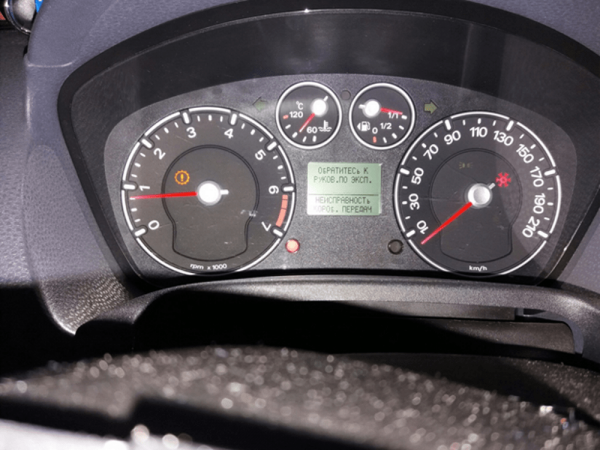 Где на Ford Fiesta MK5 отображается положение автоматической коробки передач